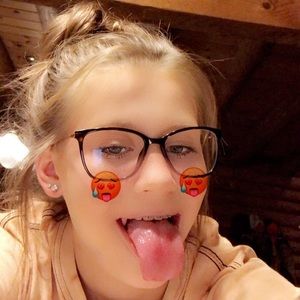 Meet your Posher, Ellie